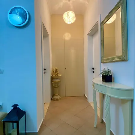 At Your Abroad - In Private House Διαμέρισμα Τίρανα